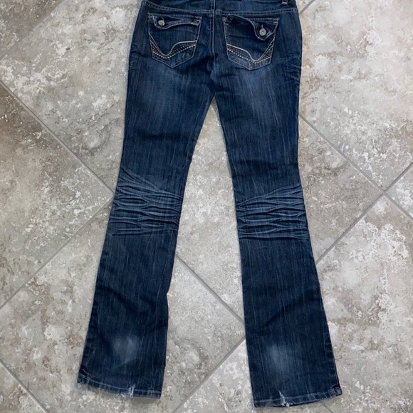 Almost Famous Premium Jeans. size 3. - Picture 6 of 7
